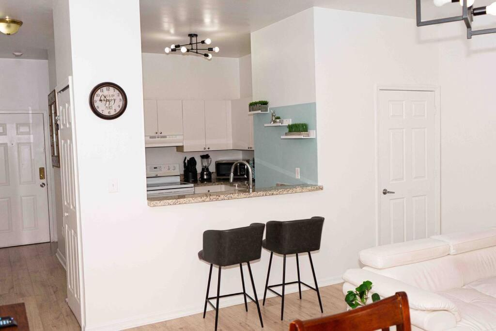 Newly Renovated Condo 5 Min From Airport Майами Экстерьер фото